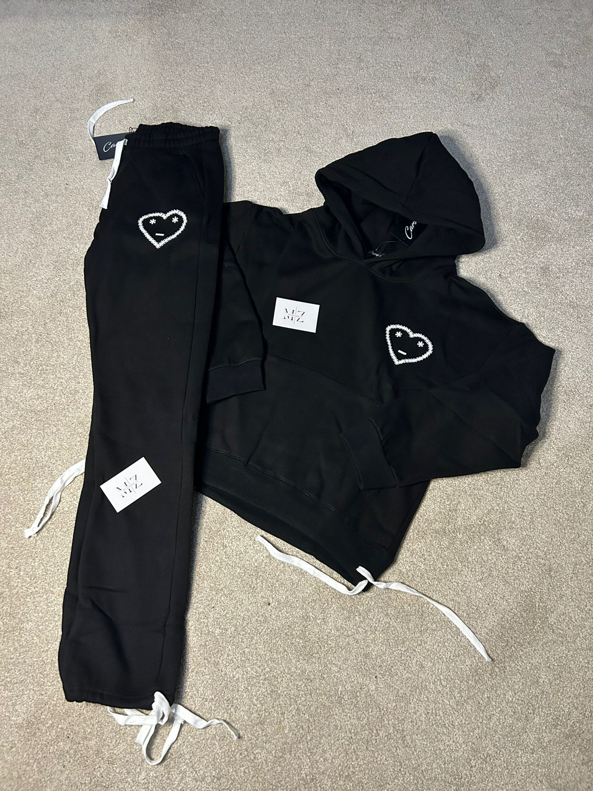 Syna World Black/Red Tracksuit – MZ