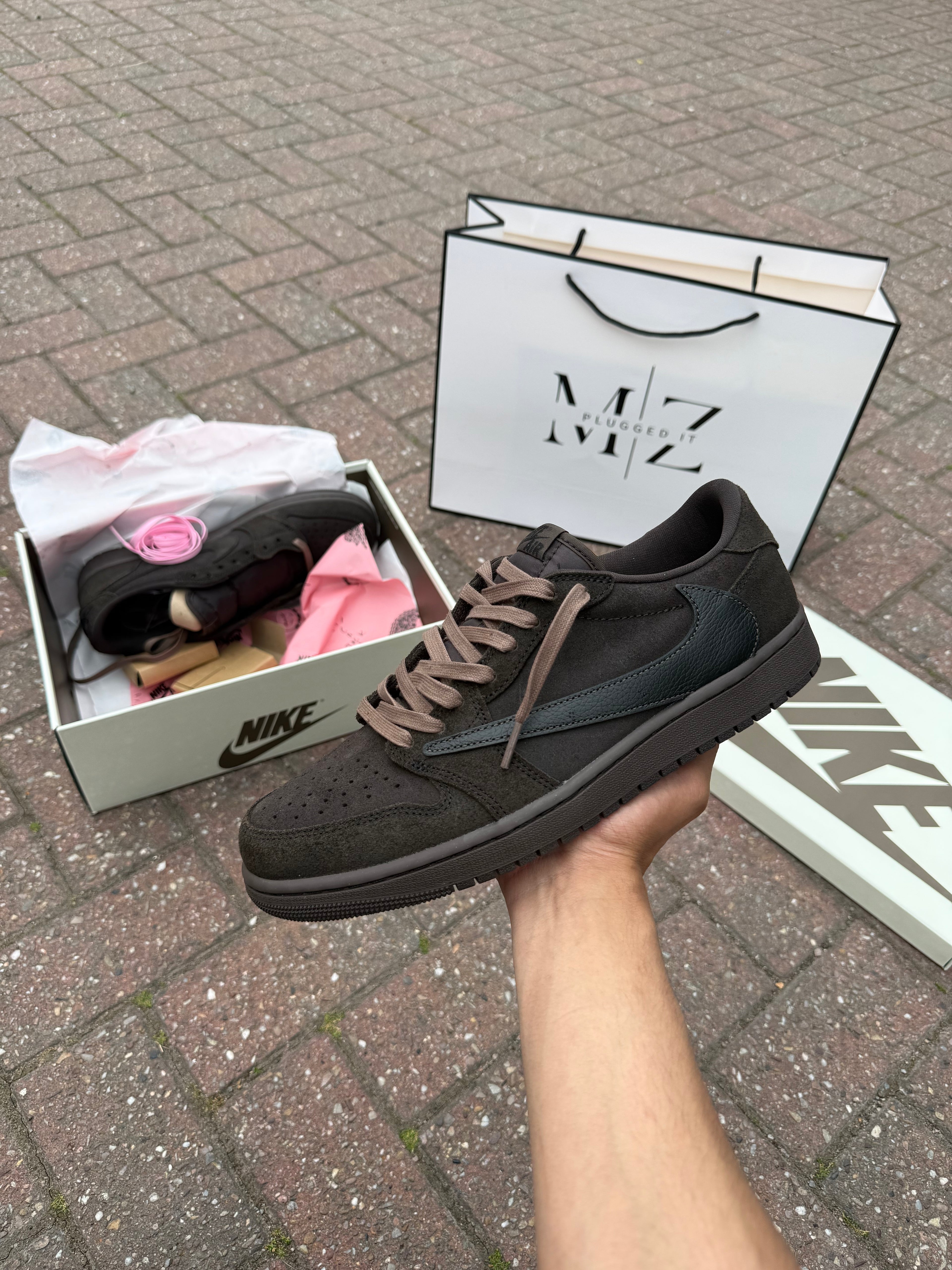 J1 Travis Velvet Brown