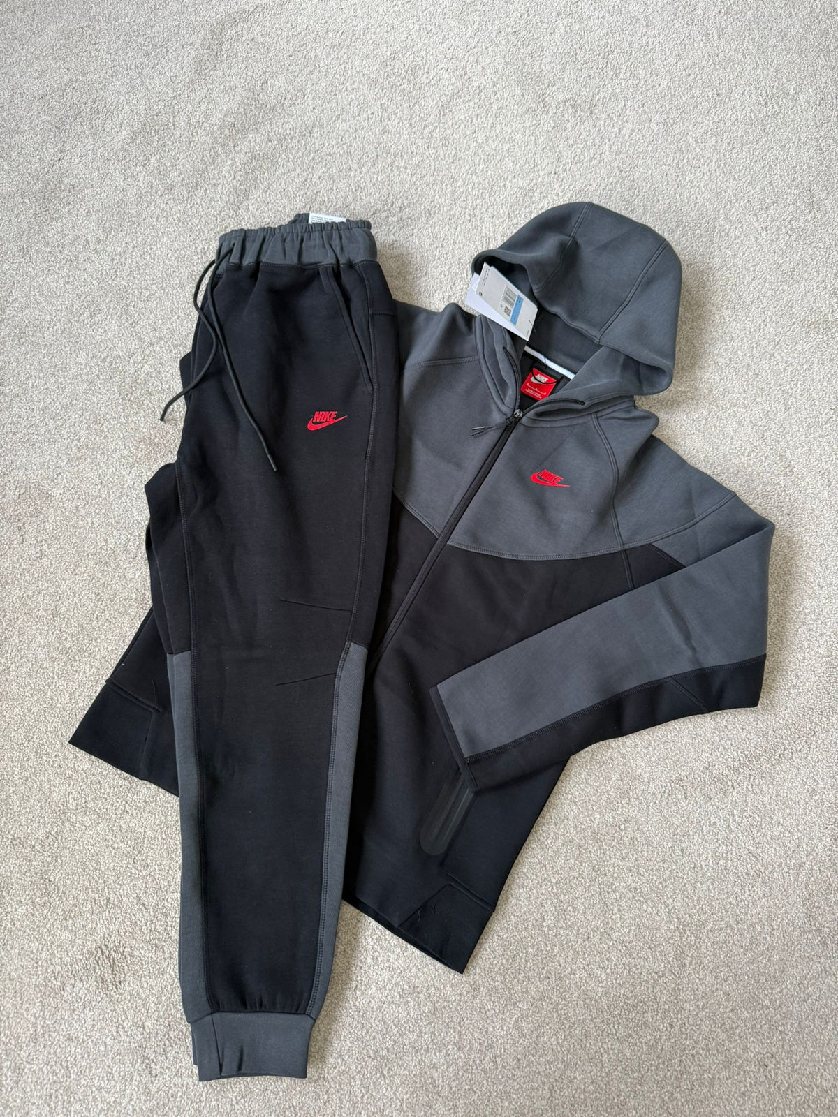 Syna World Black/Red Tracksuit – MZ